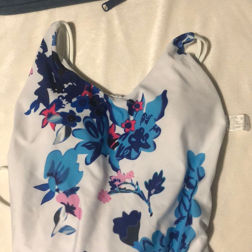 One piece open back floral swimsuit - Picture 2 of 8